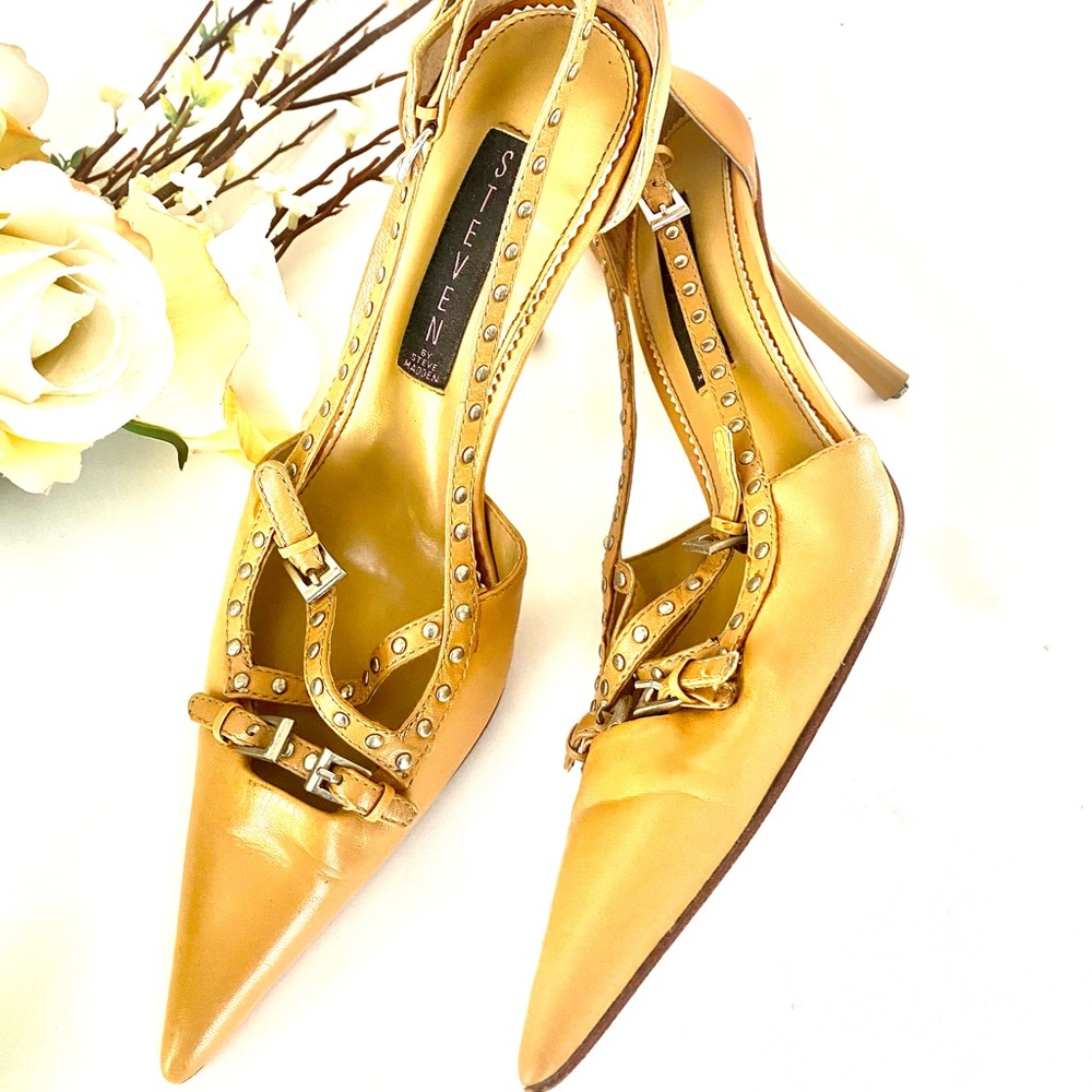 Steve Madden Studded tan heels